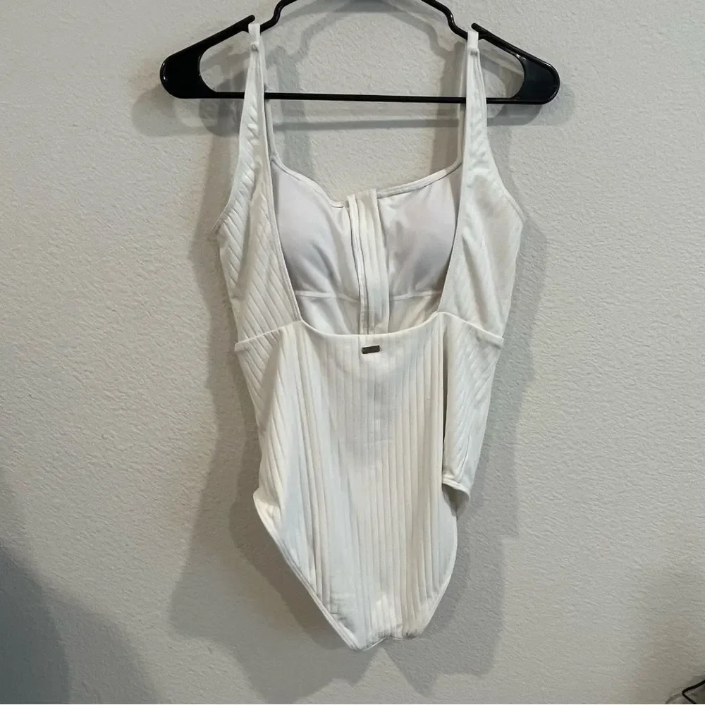 Roxy size large white ribbed quarter zip swimsuit square neck excellent cond.